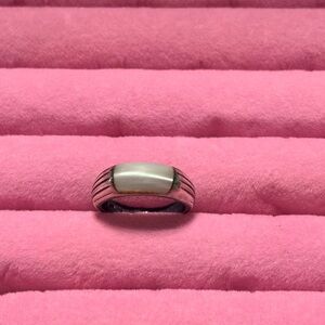 Sterling silver mother of pearl ring size 6